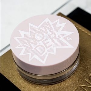 Glossier Wowder in Light/Medium